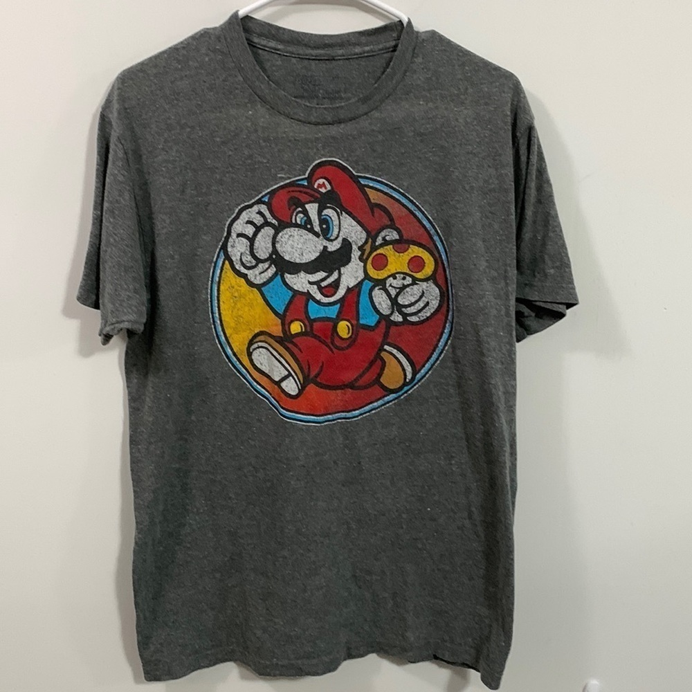 Super Mario Brothers t-shirt possibly vintage, Size Medium. Has some wear,